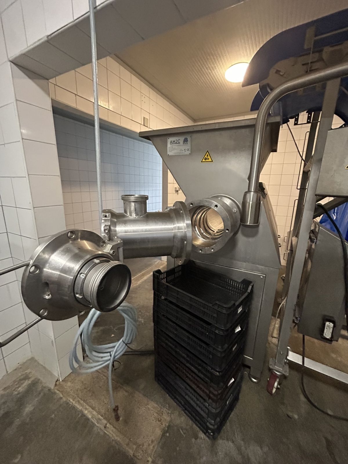 AM2C SM1830 keményszeparátor, +felhordó szalag, +big box beöntő, + adagoló asztal